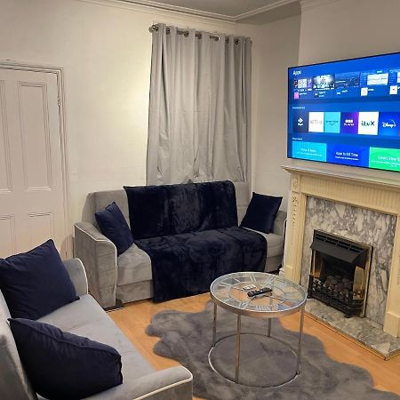 3 Bedrooms Comfortable Home With Jacuzzi Hot Tub Sleeps 10 Leicester Zewnętrze zdjęcie