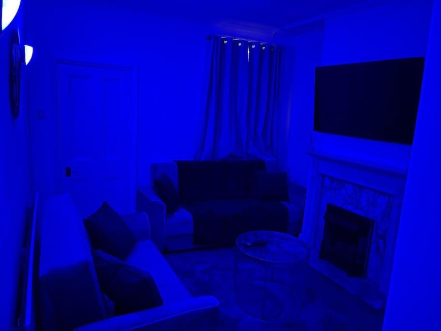 3 Bedrooms Comfortable Home With Jacuzzi Hot Tub Sleeps 10 Leicester Zewnętrze zdjęcie