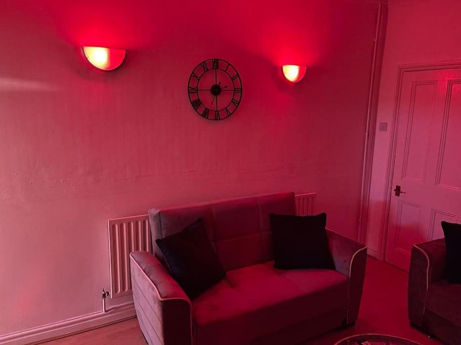 3 Bedrooms Comfortable Home With Jacuzzi Hot Tub Sleeps 10 Leicester Zewnętrze zdjęcie