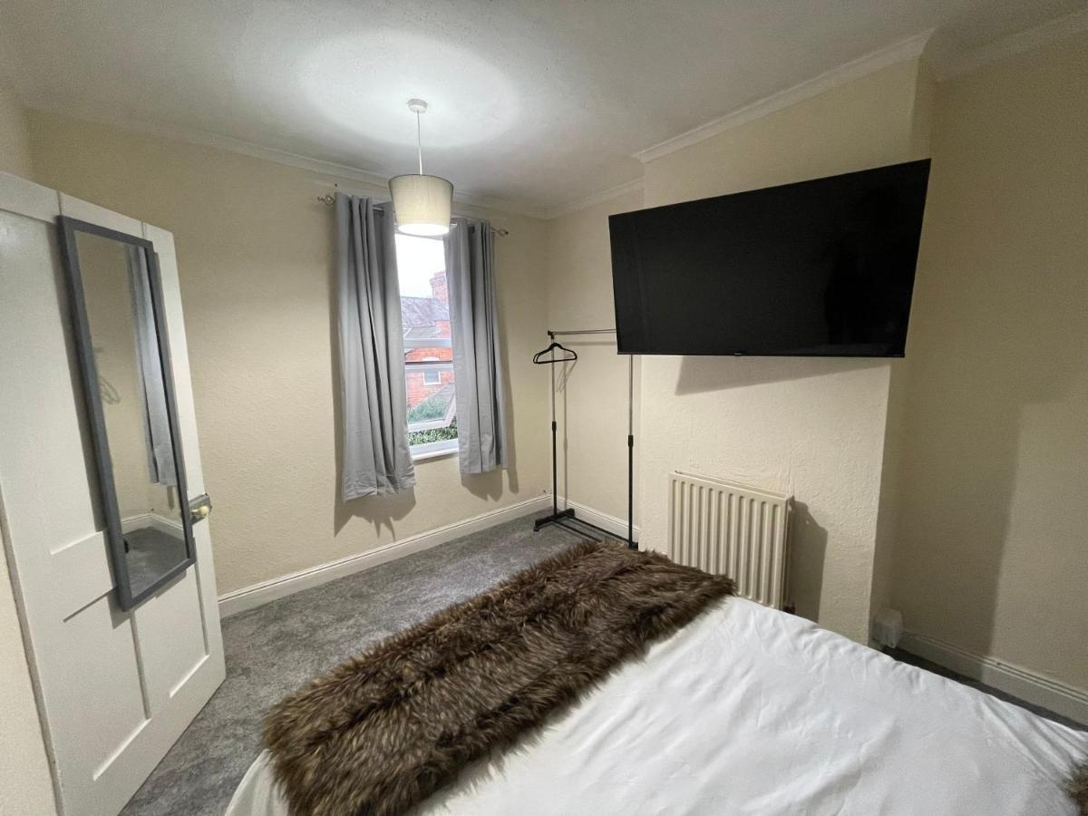 3 Bedrooms Comfortable Home With Jacuzzi Hot Tub Sleeps 10 Leicester Zewnętrze zdjęcie